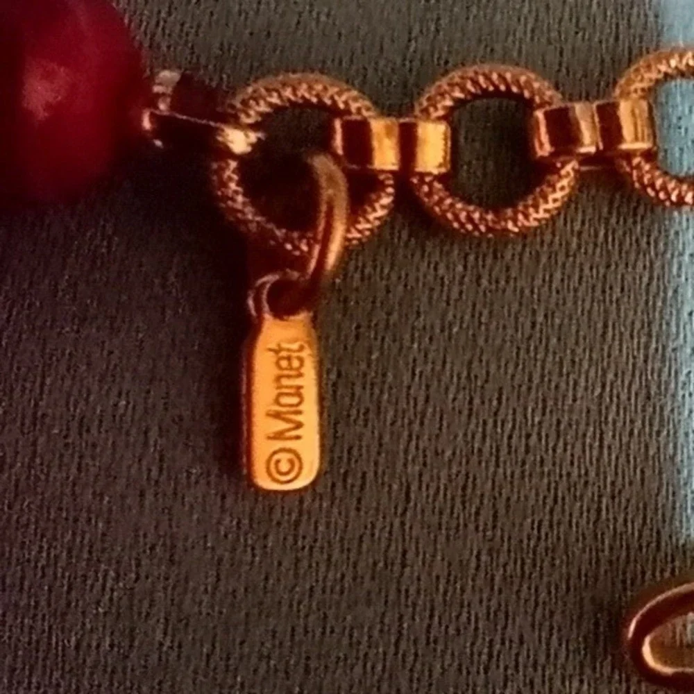Monet vintage necklace